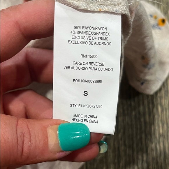 NWT Rewind Smocked Top Short Flutter Sleeve Notched Neck Floral Ivory Size S - Picture 5 of 6